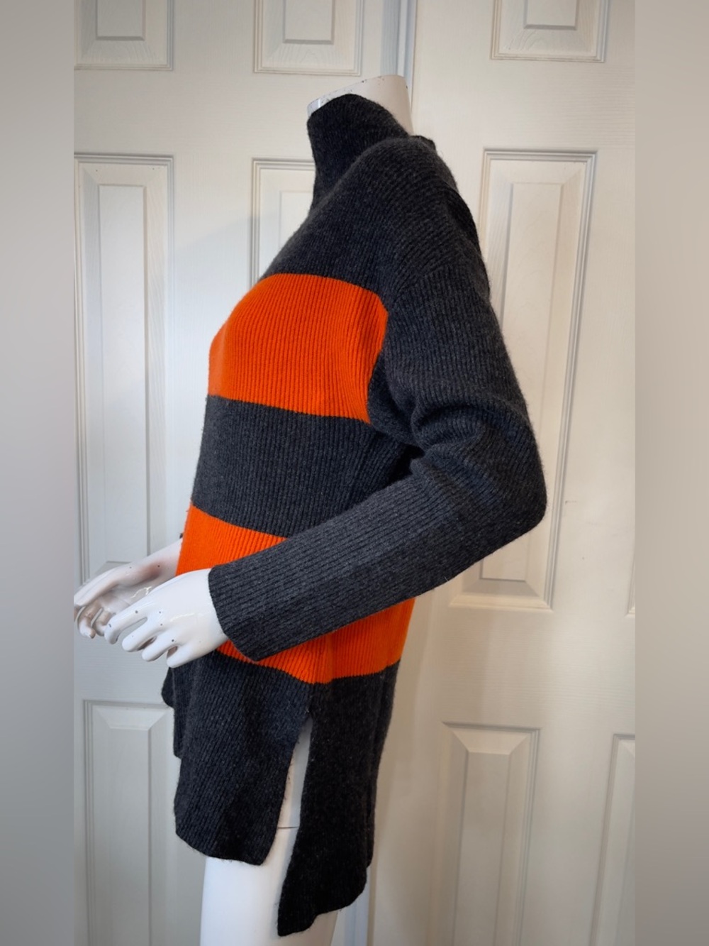 💯Cashmere Neiman Marcus Charcoal & Bright Orange Striped Cowl-Neck Sweater - Picture 3 of 12